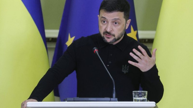 Украинският президент Володимир Зеленски заяви в неделя че е обсъдил